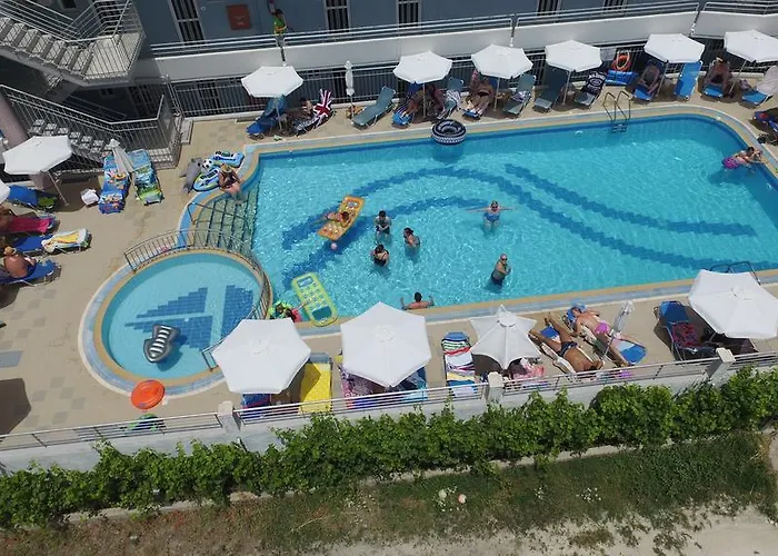 מלון דירות Marianna 2*