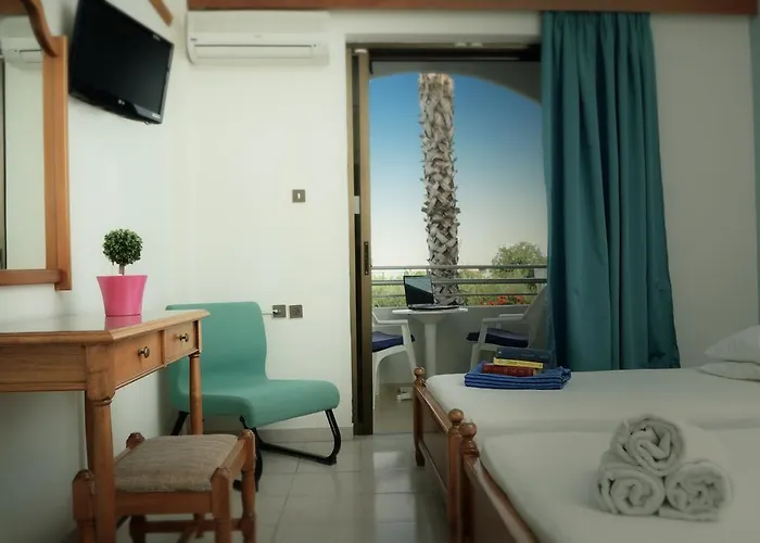 מלון דירות Marianna 2*